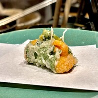 江戸前晋作 - 大葉包みの馬糞雲丹　雲丹の旨味たっぷりです♫