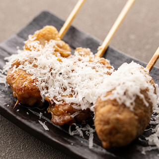 焼き鳥盛り合わせは３本盛りで色々選べる！