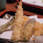 食菜家 うさぎ - １－３）彩り味わい御膳と和風幕の内御膳共通の天ぷら盛り合わせ