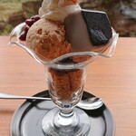 cafe 蕾 - 後ろ側、ドーン！