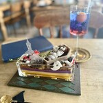 ラトリエ ア マ ファソン - 食べる時は装飾プレートを片付けてもらいます