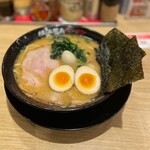 横浜家系ラーメン 有楽家 - 料理写真: