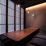 蕎麦と酒蔵 稲田屋 - 内観写真:6~30名まで変幻自在/外の明かりを感じる堀座敷タイプの個室(6~8名様向け)昼イメージ