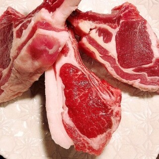 鮮度抜群なラム肉の希少部位に舌鼓を打つ