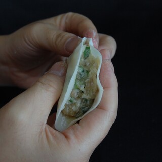 ニンニク不使用の餃子や、トロトロに煮込む特製豚軟骨がオススメ