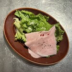 Pizzeria e Trattoria VACANZE NAGONE - レタスとロースハムのサラダ