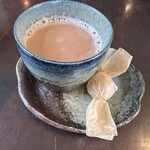 カフェド穂のか - チャイ¥600 米粉のお菓子付