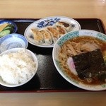 勇福 - ラーメン・餃子・半ライス