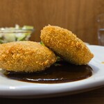 キッチン ブルー グローブ - 横から、スパイス香るウースターソースは下です