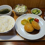キッチン ブルー グローブ - 里芋と牛挽肉のクロケット　スパイス香るウースターソース