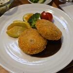 キッチン ブルー グローブ - 里芋と牛挽肉のクロケットのアップ