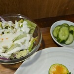 キッチン ブルー グローブ - サラダ、お新香のアップ