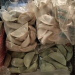 手包餃子 餃 - 冷凍で届き　段ボールを開けてこんな感じ。。