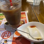 サムシング・トレ - ランチセットのドリンクとパンナコッタ