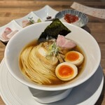 酒肴場 屯 - 津軽煮干し中華蕎麦（味玉入り）¥1000、海鮮丼¥500