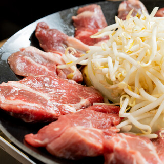 新鮮なラム肉が食べ放題できる「羊師欲張りコース」がオススメ