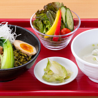 ランチ◆八角の香りが広がるルーロー飯など人気の定食をどうぞ♪