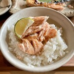 ゴハンヤ イタル - ご飯おかわりできます。お出汁をかけて。