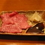 焼肉くにもと - 赤身刺身。中トロのよう