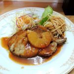 洋食の店 花櫚 - サービスランチのポークステーキ