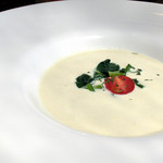 Carino - 前菜、ほうれん草の冷製スープ