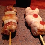 八兵衛 オクザシキ - 左が皮付きせせり