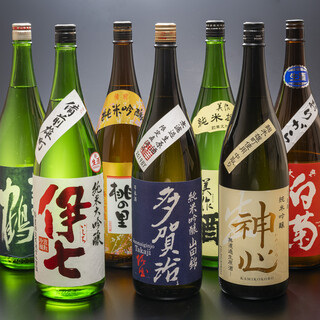 季節の地酒から希少な銘柄まで。こだわりの美酒で一献