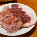 焼肉 銀ちゃん - シビレ(白キモ)とココロ。脂乗りまくりです。