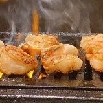 焼肉 銀ちゃん - マルチョウの、ぶりぶりの脂を補給します。