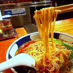 支那麺 はしご - 麺を思い切り持ち上げて。。。