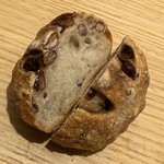 チクテベーカリー - 豆パン（カット）