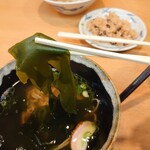 力餅 - わかめそば440円   立派な生わかめにお蕎麦！