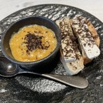 赤白 ブラッスリー - “フランス産黒トリュフのスクランブルエッグソース”。この一皿も斬新です。エッグソースと黒トリュフもマッチング素晴らしい！新しい！