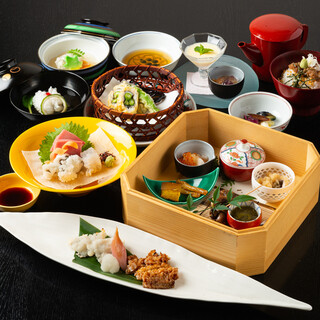 旬を纏った季節料理。心尽くしの設えで魅了される一時を。