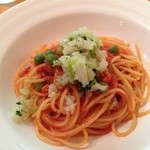 ラ・クチネッラ・ディ・ヤマモト - 海老のパスタ  トマトソースが、軽くて、野菜もたっぷり。オイル控えめで、あっさりしてました