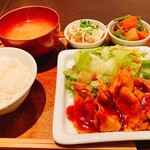 パルファン - 本日のごはん　副菜はれんこんといかの明太子和え、肉じゃが　