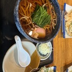 そば処 笹や - かけそば、かき揚げは別皿デス