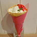 オレンジカウンティ - 苺杏仁豆腐＆生クリームのクレープ