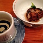 Sankai - 浜千鳥純米酒と蛸の桜煮♫
                        春を感じるな♫
                        