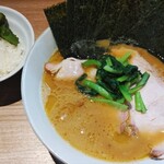 ラーメン 野良裏家 - 野良裏家 Ｂ（１２５０円）と半ライス（１００円）