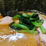 ラーメン 野良裏家 - 野良裏家Ｂはチャーシュー２枚＋のり