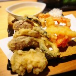 炭火焼鳥と水炊き 五郎一 - しいたけと季節の野菜天ぷら