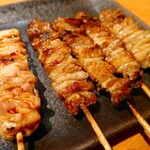 炭火焼鳥と水炊き 五郎一 - もも　鶏皮