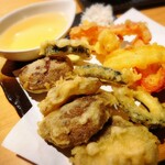 炭火焼鳥と水炊き 五郎一 - しいたけと季節の野菜天ぷら