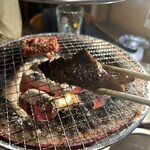 炭火焼肉 ホルモン にく式 - ハラミあつ