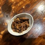 炭火焼肉 ホルモン にく式 - 牛煮込み（ハーフ）