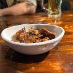 炭火焼肉 ホルモン にく式 - 牛煮込み（ハーフ）