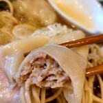 奈つやの中華そば - 雲呑の餡