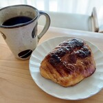 パン工房ひかりば - 帰宅後、すぐにチョコデニッシュを食べてみることに。
トースターで若干焦がしました…ごめんなさい、、
でも、サクッ、ザクッ✨とても美味しい✨