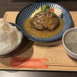 早亀食堂 - ご飯の量は400gまでは刻んで調整できます。写真のは400gです。これでご飯大盛り無料で1100円は安い！